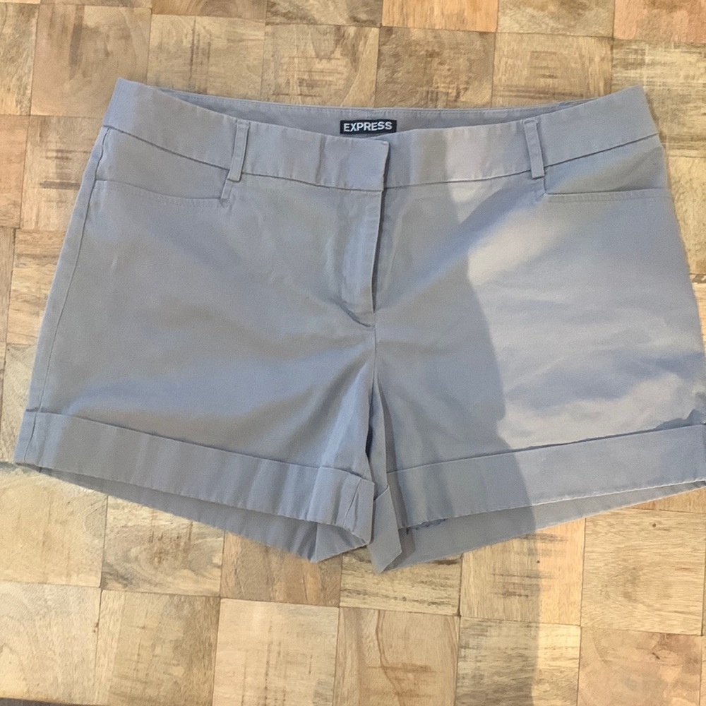 Express Editor shorts.  4” inseam. Small size pockets (won’t fit a phone).